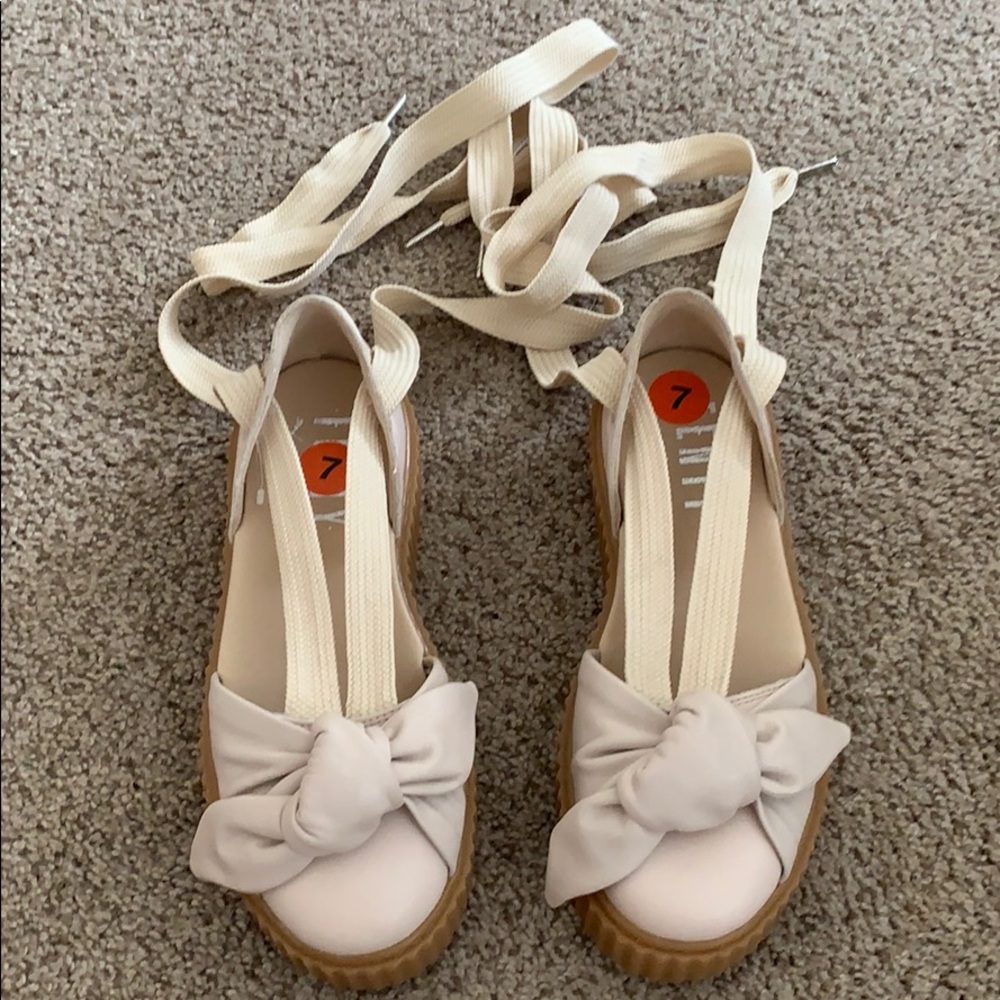 Brand new, never been worn. Fenty by Rihanna Puma